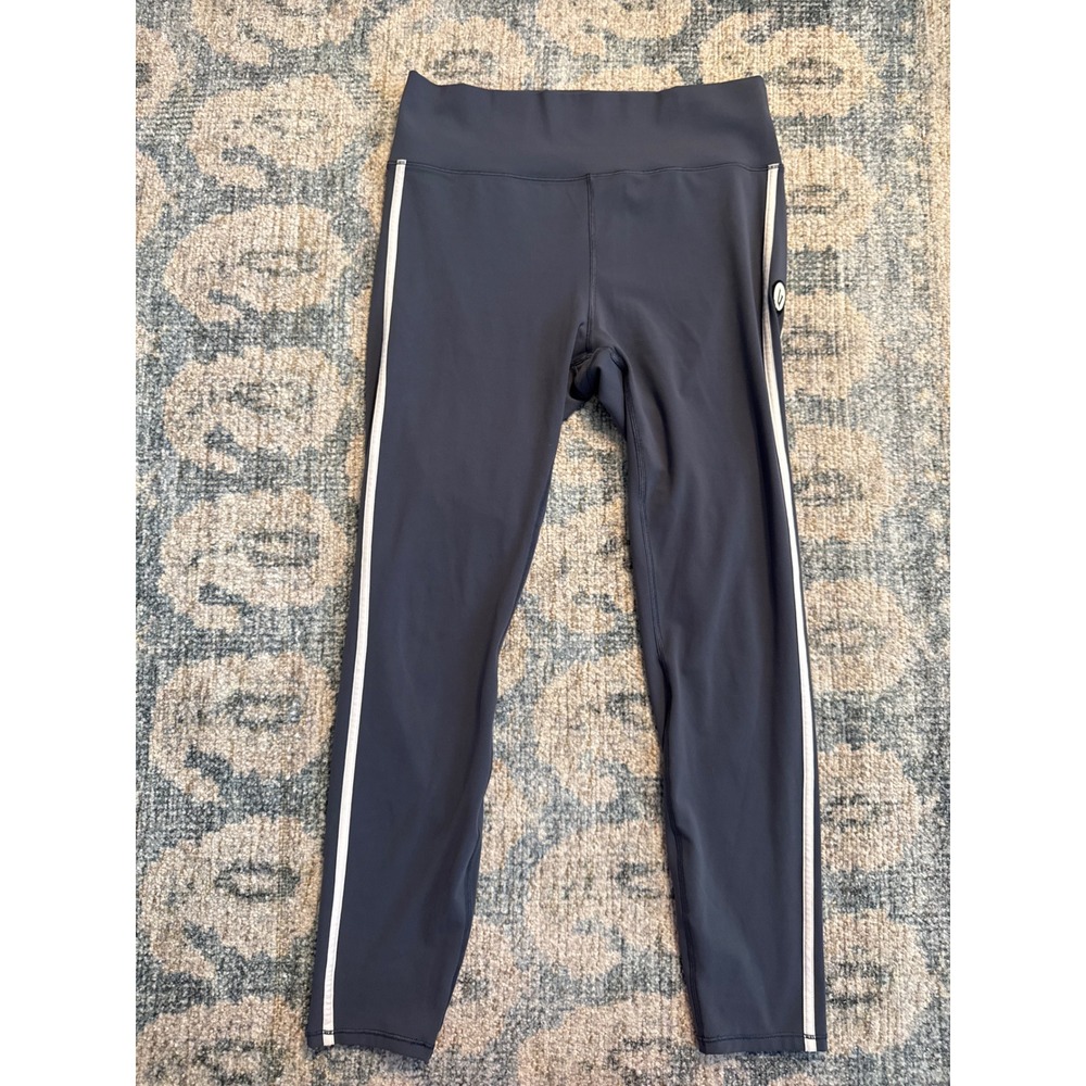 Vuori Track Legging Size Large Excellent Condition